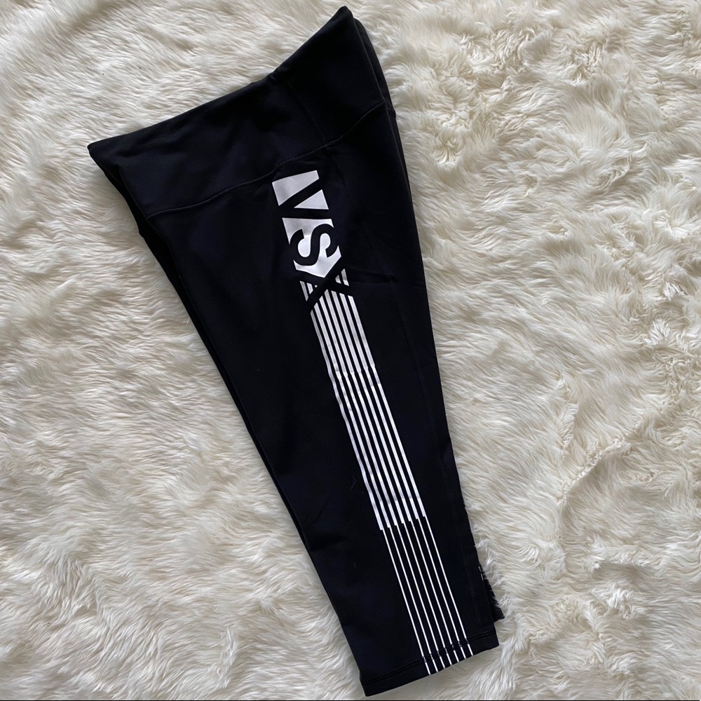 VICTORIA’S SECRET Knockout Crop